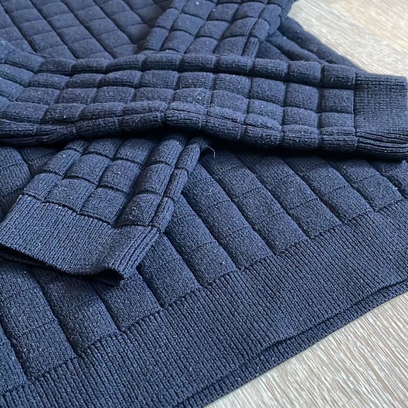 A/X Armani Exchange black quilted pattern knit sweater - Picture 2 of 5